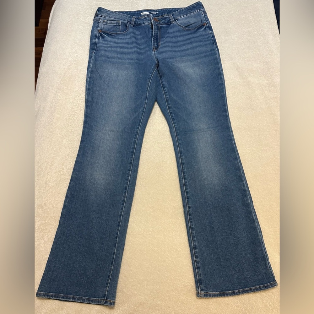 Old Navy Women's Straight Leg Jeans in Blue